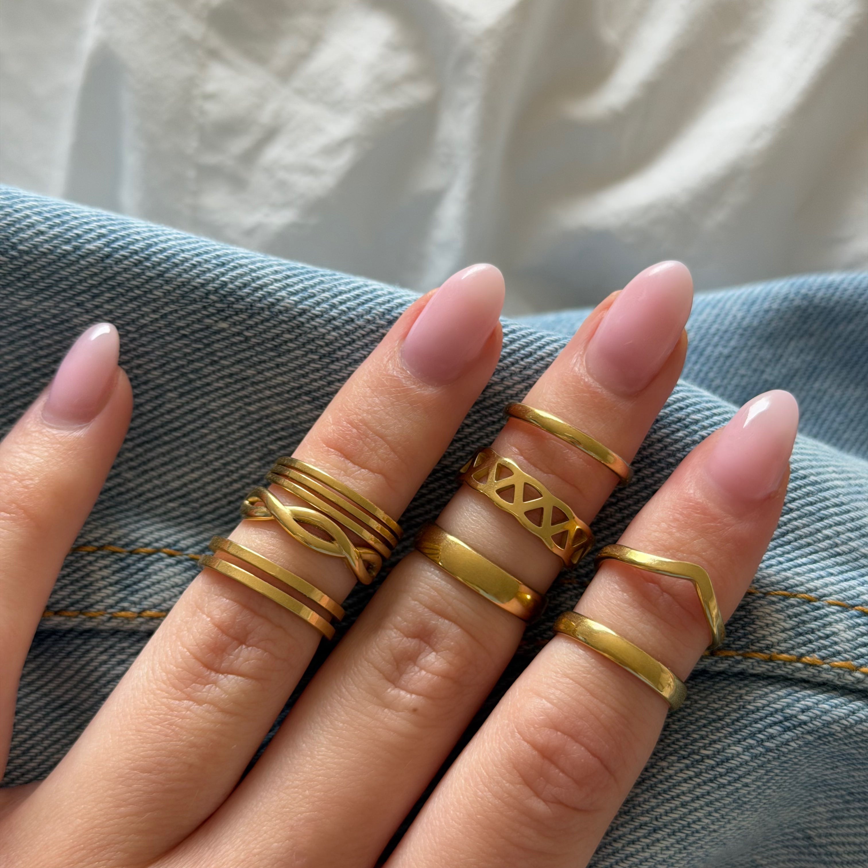 How to Stack Rings: A Simple Guide for Every Hand