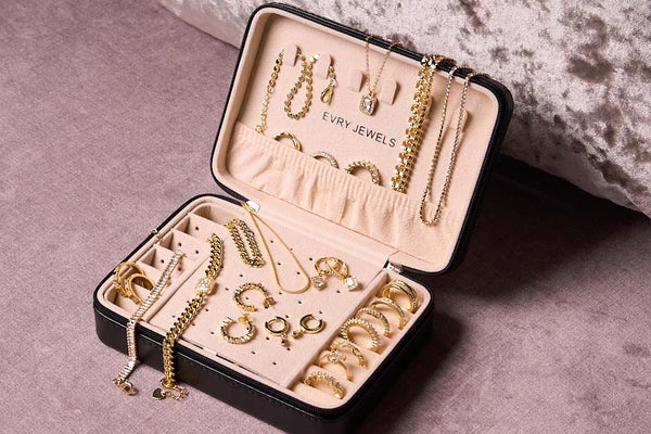 Jewelry Essentials: Timeless Pieces for Your Jewelry Box