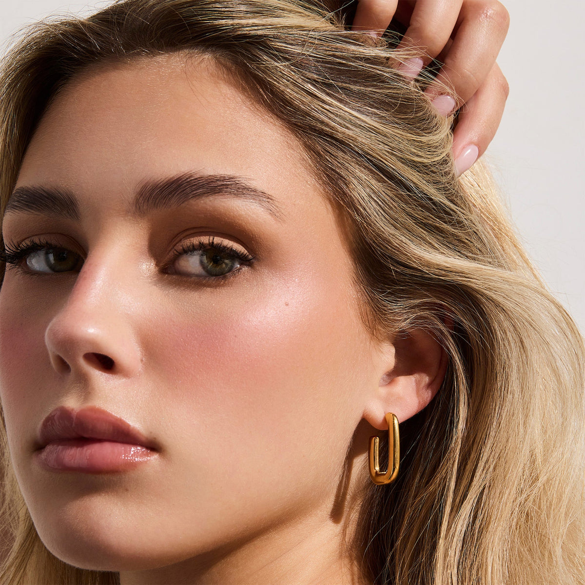 Rounded Square Hoop Earrings - EVRYJEWELS