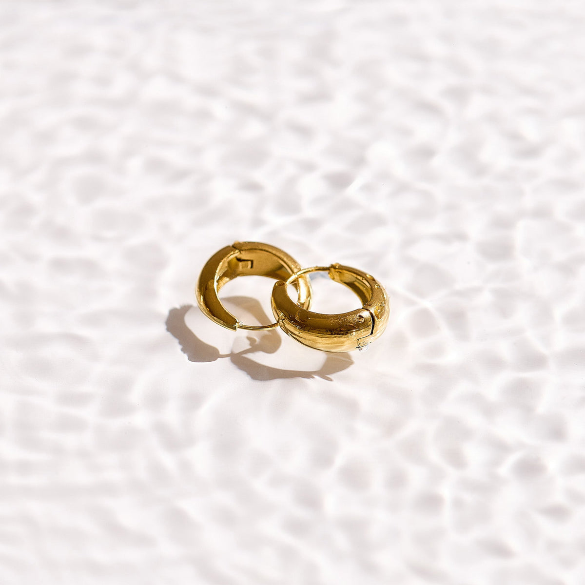 Teardrop Small Curve Hoop Earrings - EVRYJEWELS