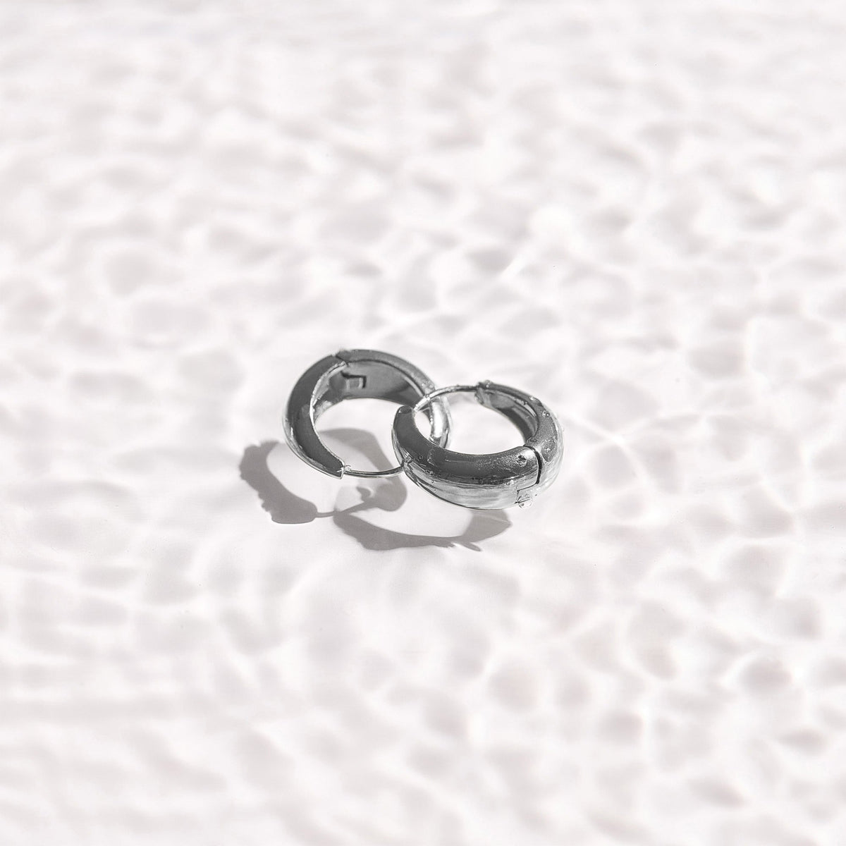 Teardrop Small Curve Hoop Earrings - EVRYJEWELS