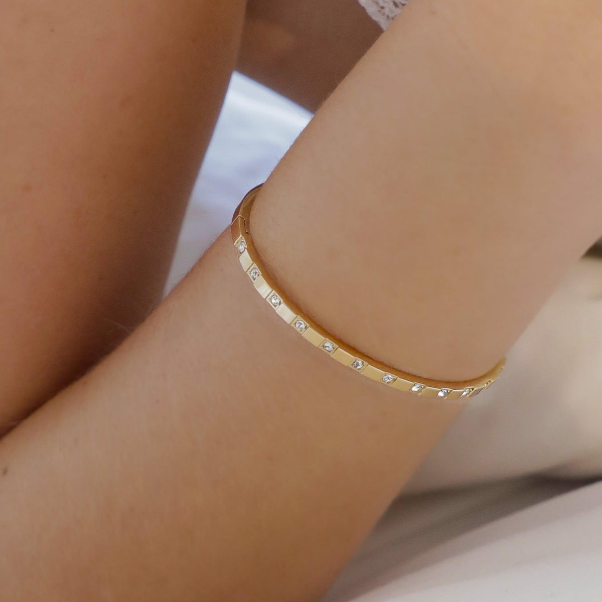 Halo Click Bangle - EVRYJEWELS