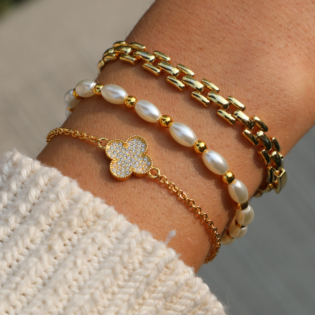 9 carat white gold charm bracelet - Aylesbury Bullion