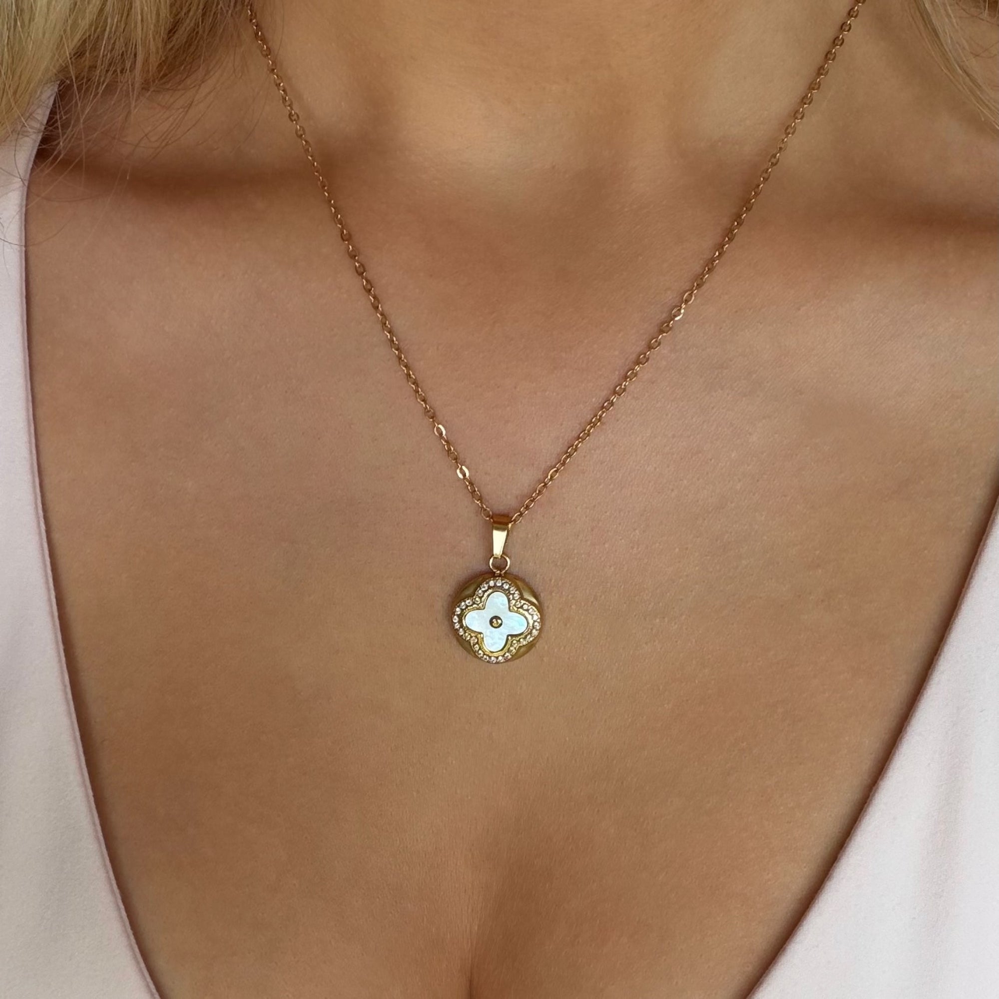 Lucky Petal Necklace - EVRYJEWELS