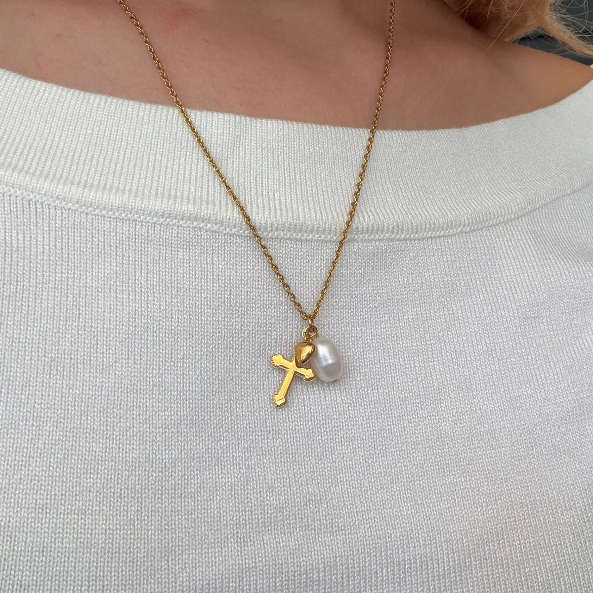 Divine Love Necklace – EVRYJEWELS Divine Love Necklace – EVRYJEWELS