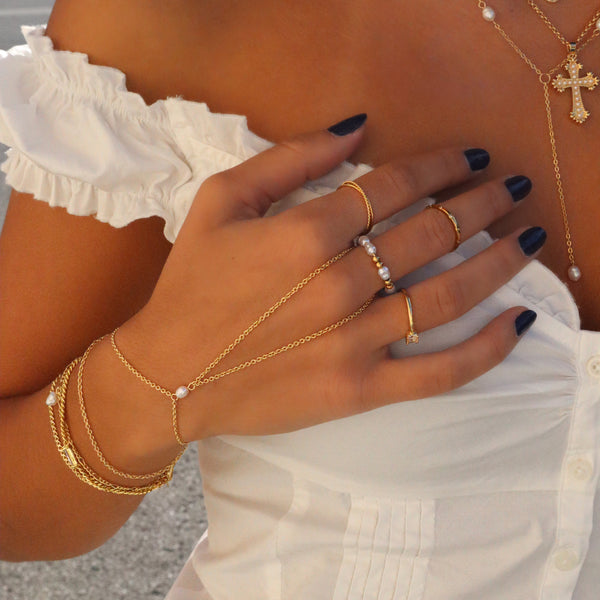 She's A Pearl Hand Chain - EVRYJEWELS