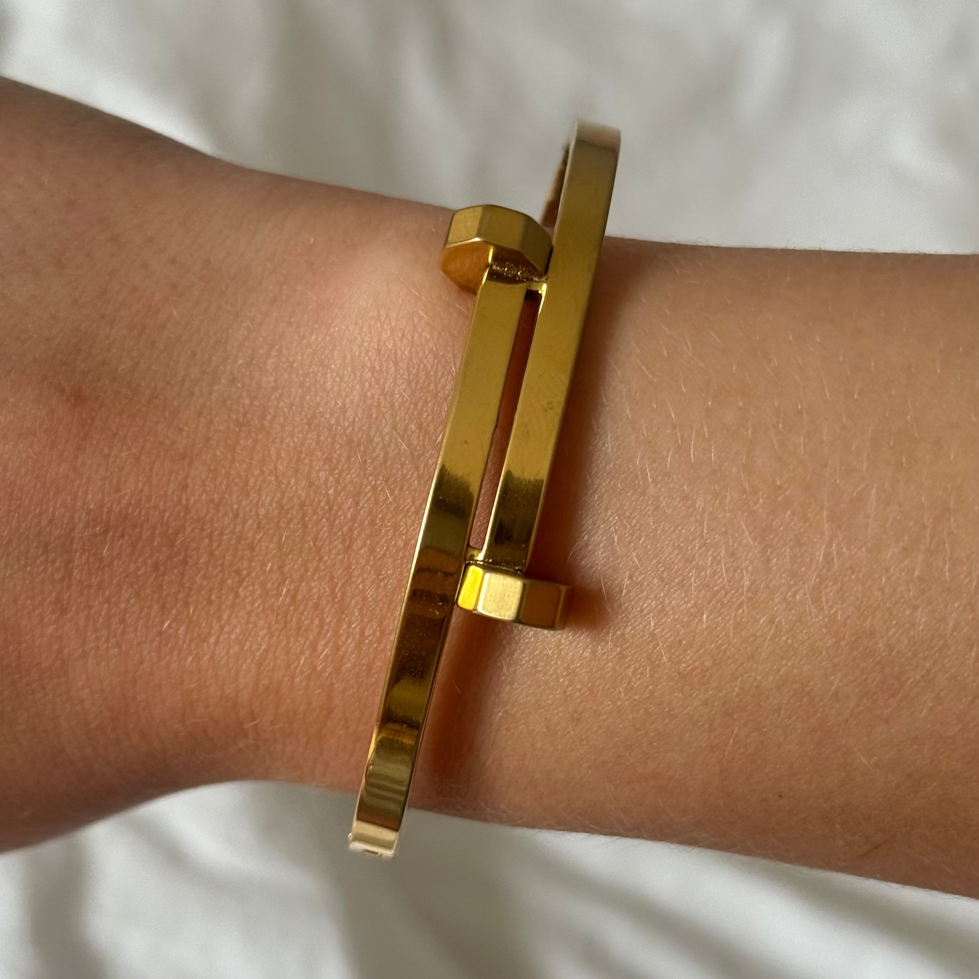 Radiant Row Bangle - EVRYJEWELS