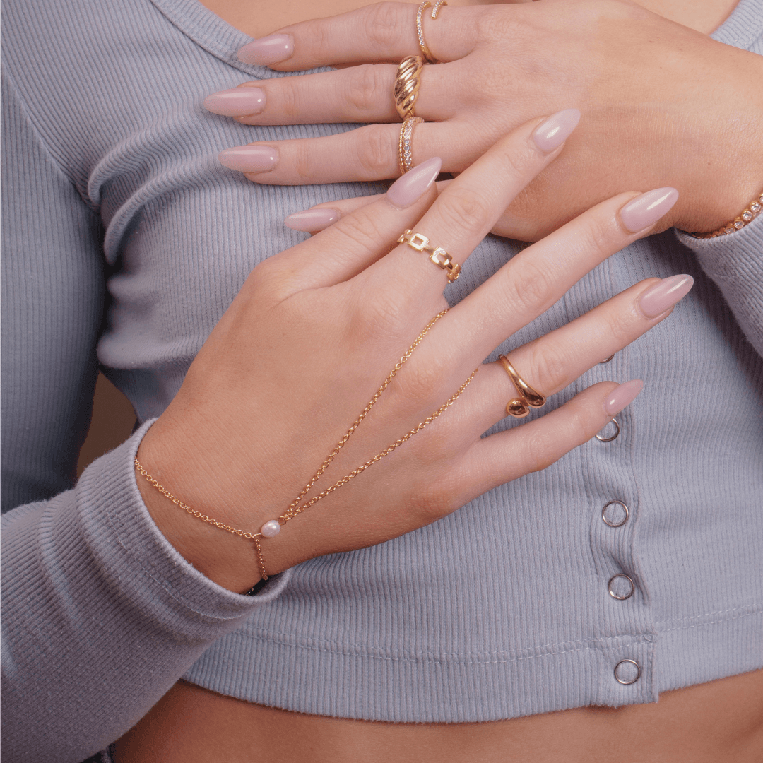 She's A Pearl Hand Chain - EVRYJEWELS