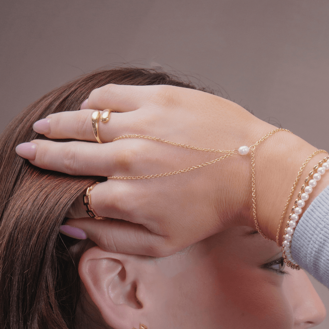 She's A Pearl Hand Chain - EVRYJEWELS