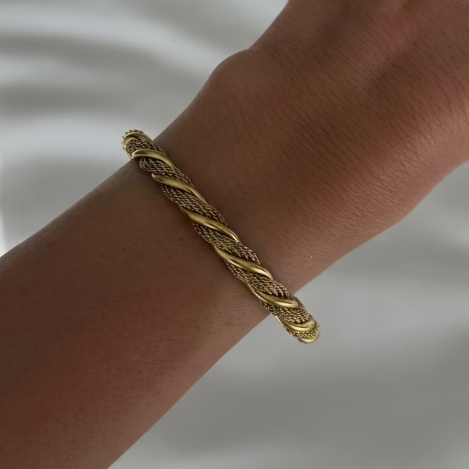 Twist & Turn Bangle – EVRYJEWELS