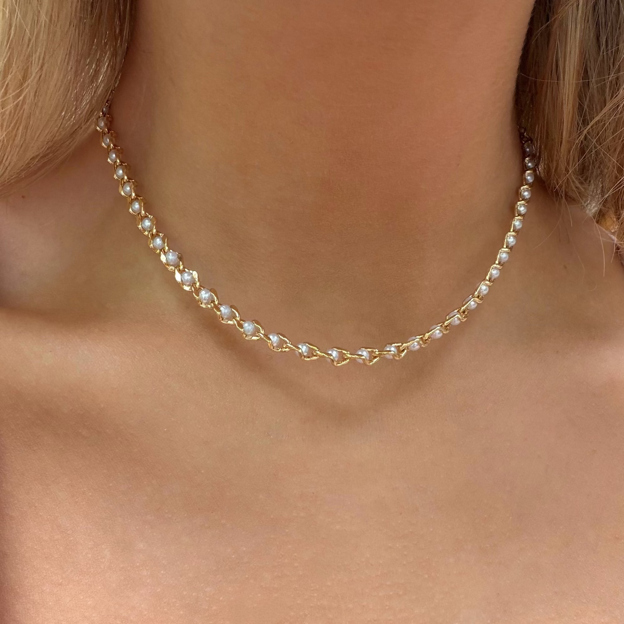 Collier Dripping in Pearls