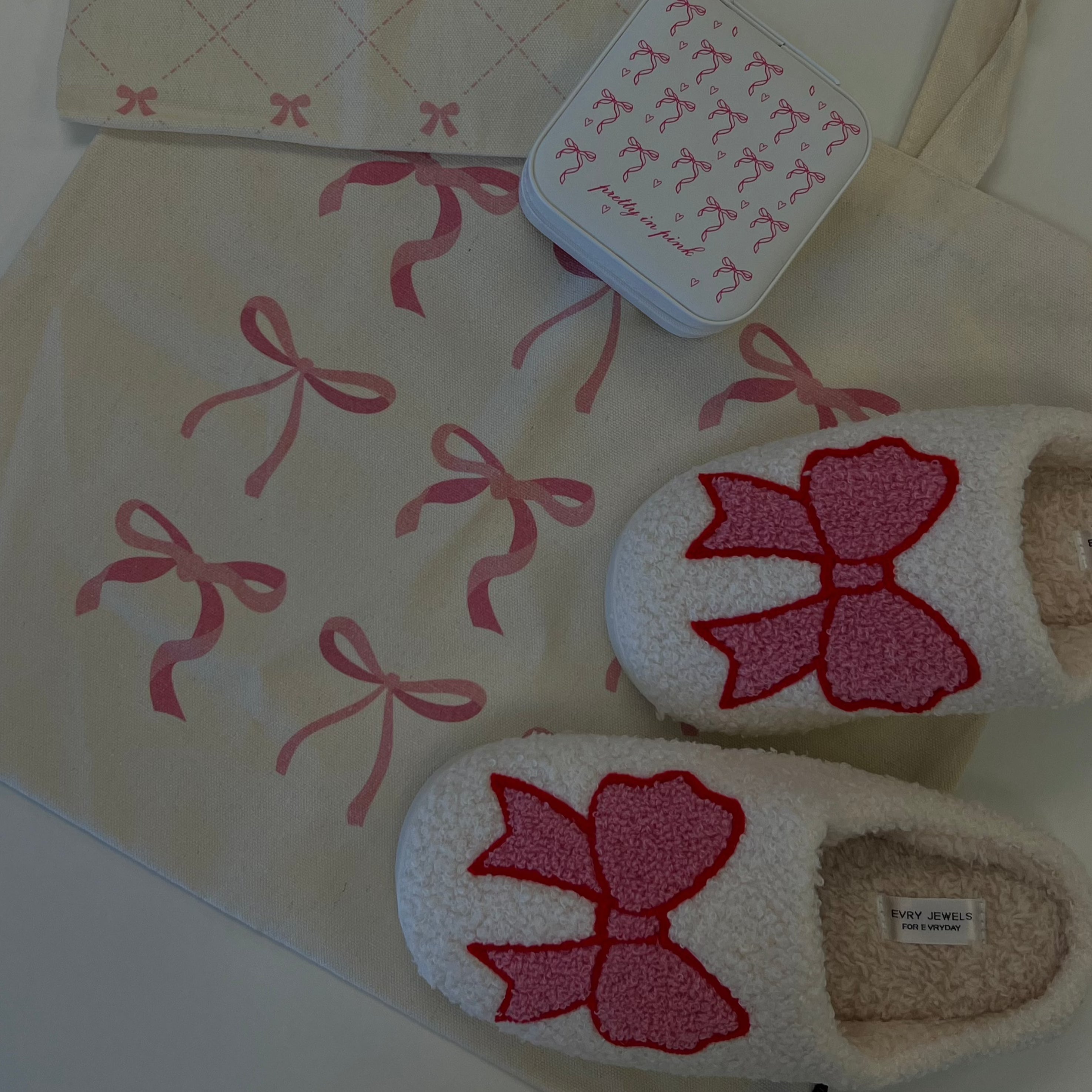 Put a Bow on It Slippers - EVRYJEWELS